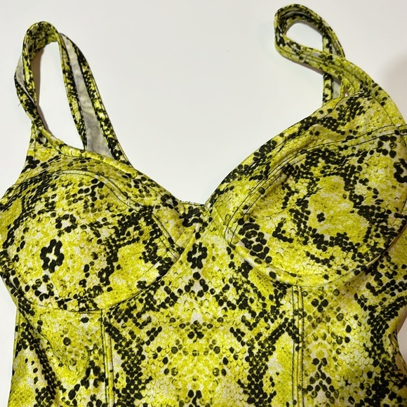 2/$30 Iris Basics Lime Green & Black Thong Bodysuit Size M - Picture 3 of 6